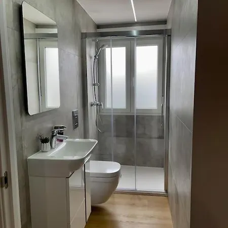 Precioso Y Acogedor Apto. En Noia. Recien Renovado شقة *