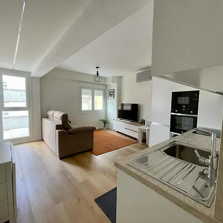 Precioso Y Acogedor Apto. En Noia. Recien Renovado * نويا